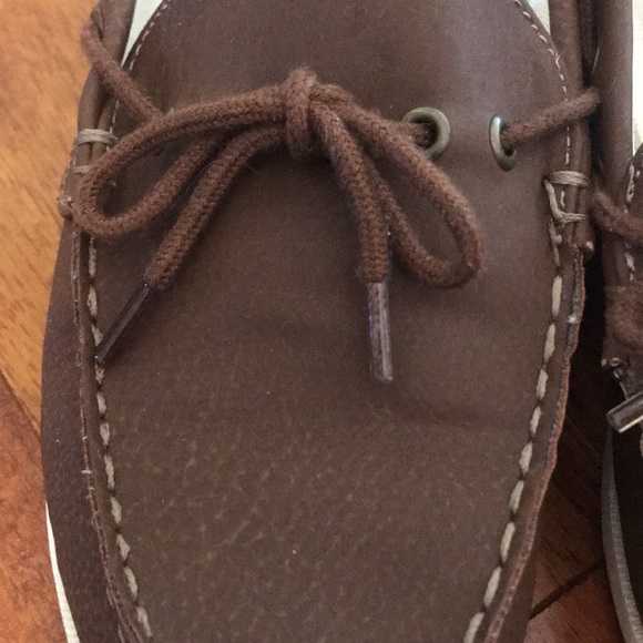 Big Boys Size 5 Boat Shoes from GAP in Mint Condition - Picture 4 of 5